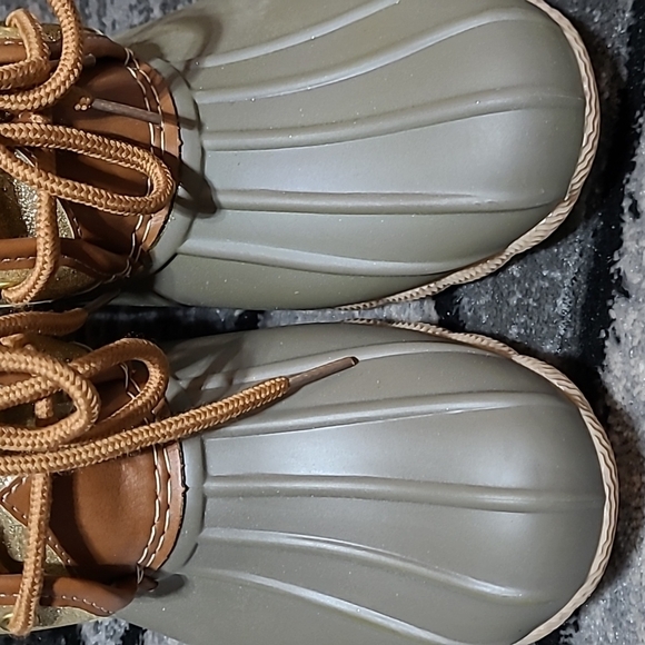 OUTWOODS SHORT GLITTER GOLD LINED DUCK BOOTS - Picture 4 of 13